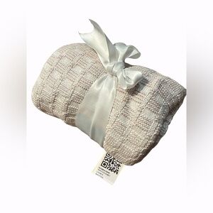 UGG Textured Baby Knitted Throw Blanket
30” x 40” 
New with Tags